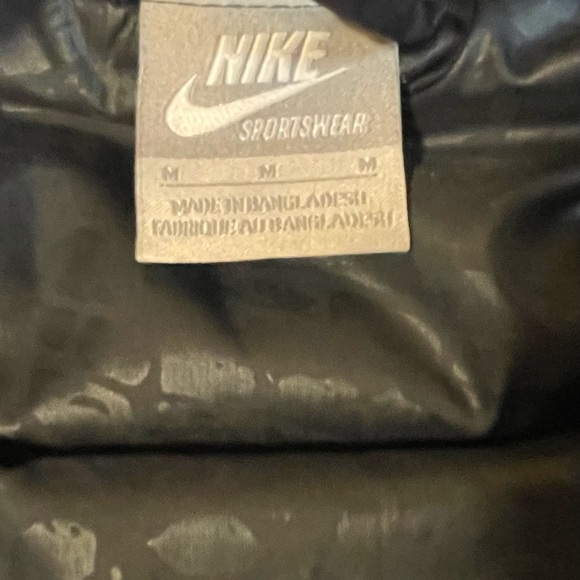 Gently used Nike Sportswear long 550 down fill puffer coat. Missing belt. - Picture 11 of 11